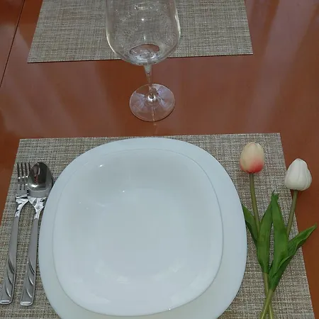 شقة Anndi's فلورا